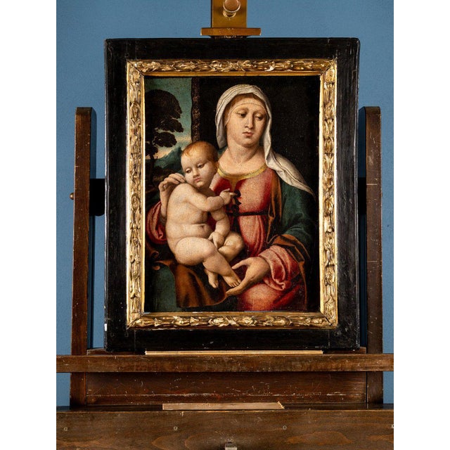 The work “Madonna and Child” by Domenico Capriolo (Venice 1494–1528) is an oil painting on poplar panel. It depicts a...