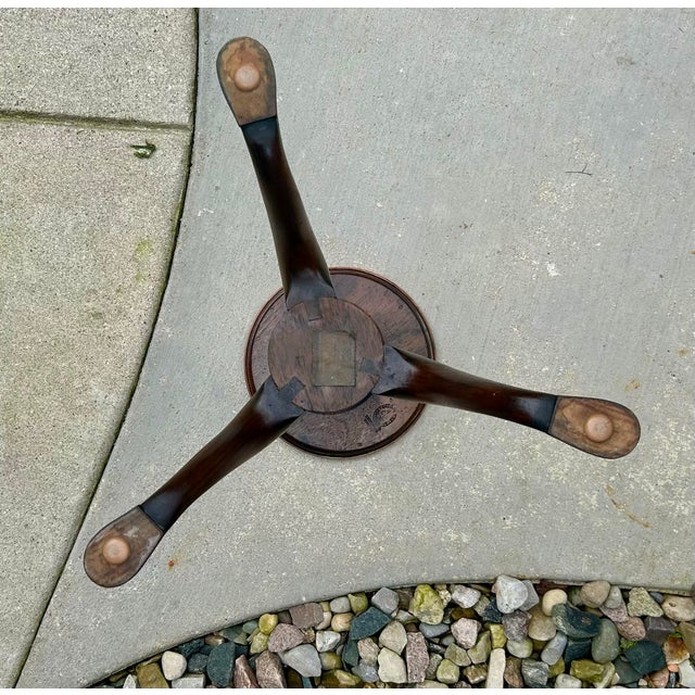 Burnt Umber Kittinger/Colonial Williamsburg, Cw-149, Mahogany, Copper Top, Cabriole Legs, Turned Pedestal, Tea Kettle Stand/Plant Stand, Tripod, Mid 20th Century For Sale - Image 8 of 12