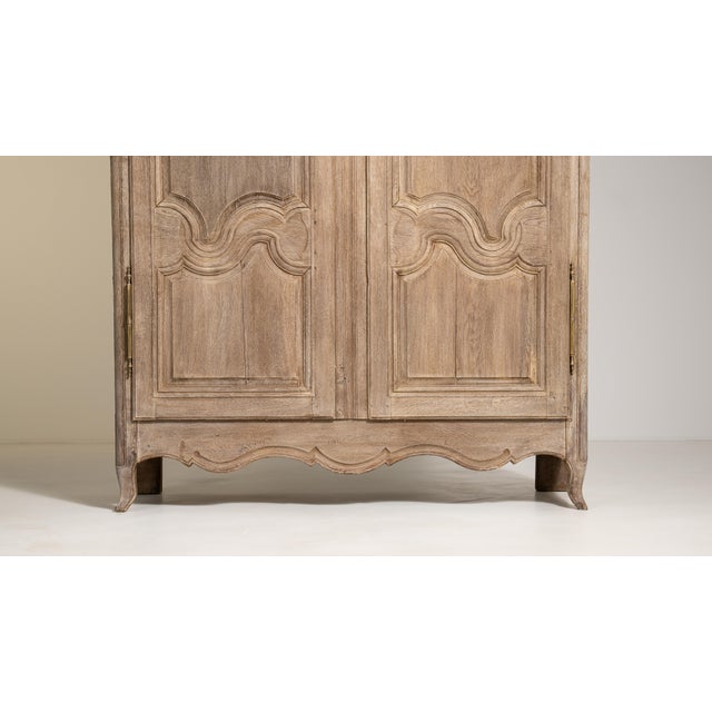 Early 19th Century Louis XV Oak Wardrobe For Sale - Image 11 of 14
