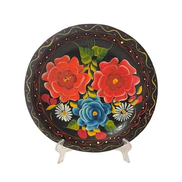 This vintage Mexican batea wooden tray bowl boasts an intricate floral design that showcases the country's rich culture....