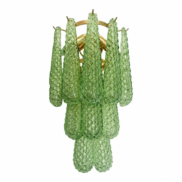 Elegant and contemporary “Conchiglie” wall sconce in Gold 24k finishing. Very bright and lively Murano glass for luxury...