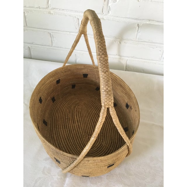 Sand 1990s American Handmade Basket With Handles For Sale - Image 8 of 13