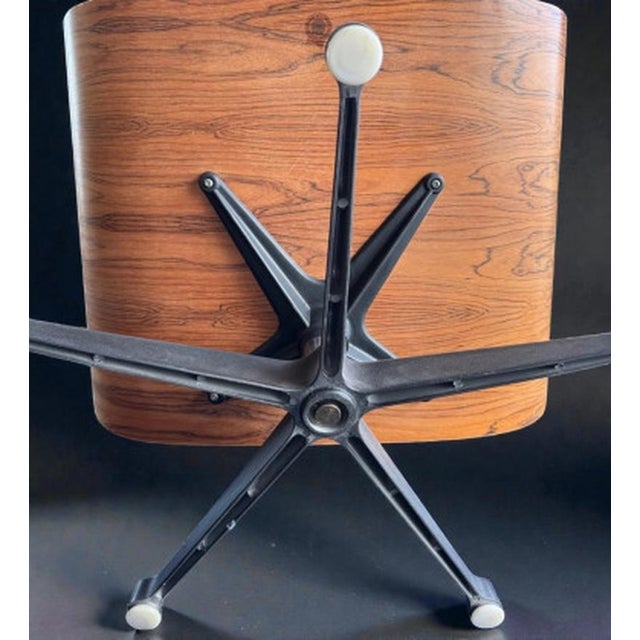 Set of Lounge Chair and Ottoman in White Leather by Charles and Ray Eames, 1956 For Sale - Image 4 of 9