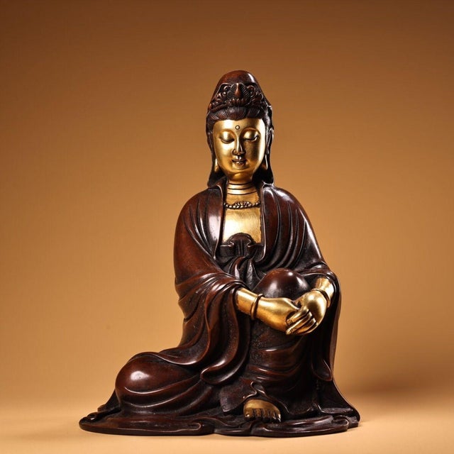 Traditional Late 20th Century Gilt Bronze Figure of a Seated Guanyin Bodhisattva For Sale - Image 3 of 10