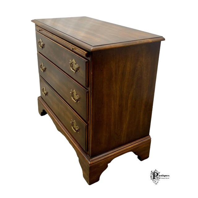 American Vintage Statton Trutype Americana Chippendale Style Antique Oxford Cherry Commode / Chest of Drawers For Sale - Image 3 of 11