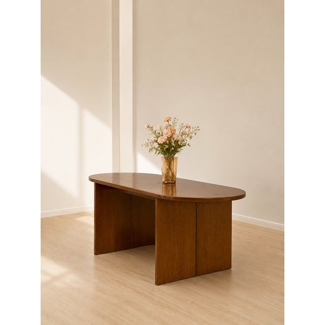 Oval Console Table in Walnut, 1980s, in Flawless conditions. Designed 1980 to 1989