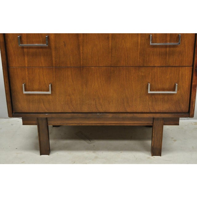 Vintage Mid Century Modern Walnut Veneer 4 Drawer Chrome Pull Tall Chest Dresser For Sale - Image 4 of 17