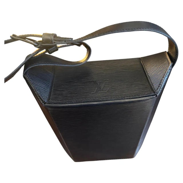 Contemporary An Elegant 1991 Louis Vuitton Black Epi Leather Hobo Bag For Sale - Image 3 of 14