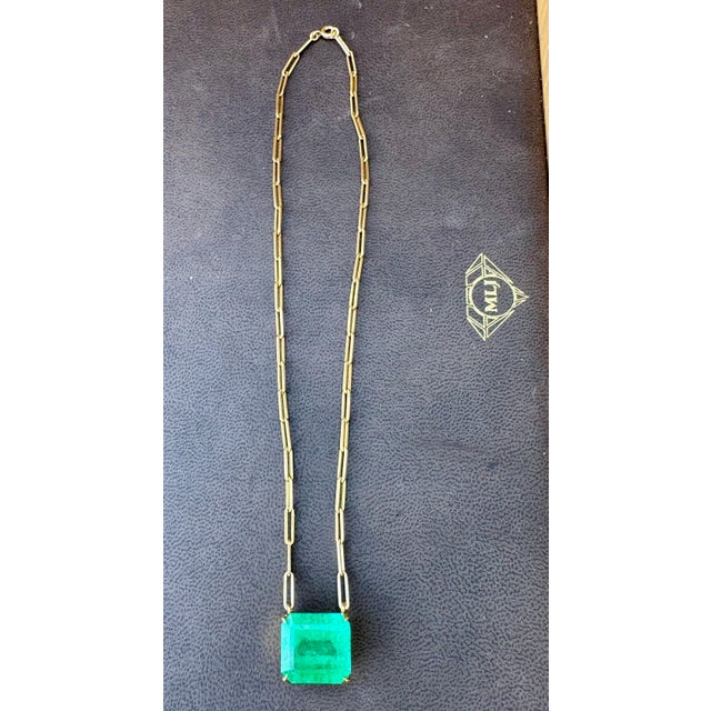 Late 20th Century Vintage GIA Certified 20 Ct Emerald cut Colombian Emerald Necklace 18 Kt Y Gold For Sale - Image 5 of 18