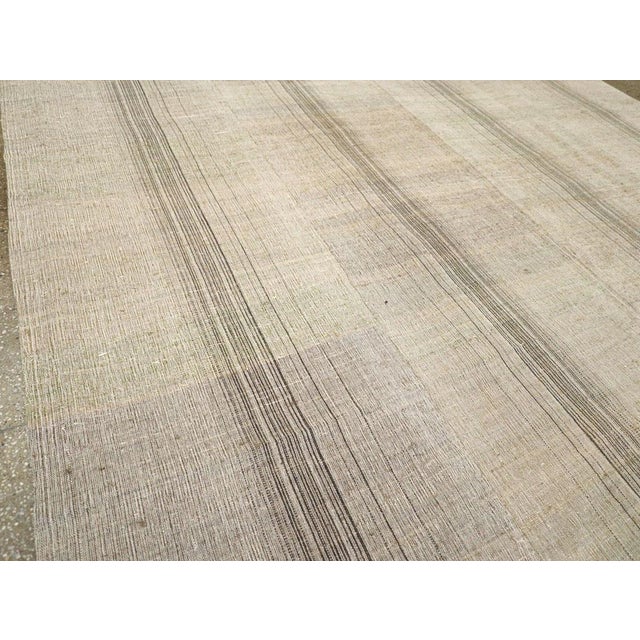 Mid 20th Century Galerie Shabab Collection Mid-20th Century Handmade Turkish Flatweave Kilim Room Size Carpet For Sale - Image 5 of 10