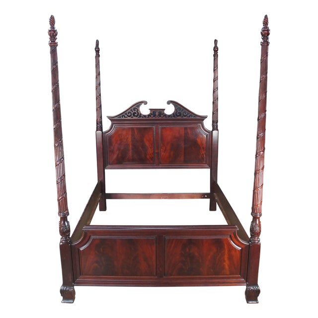 Late 20th Century Attributed to Thomasville Georgian Flame Mahogany Queen 4 Post Open Pediment Fretwork Bed For Sale