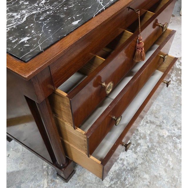 Early 20th Century John Stuart French Empire-Style Walnut Commode With a Black Marble Top. For Sale - Image 9 of 16