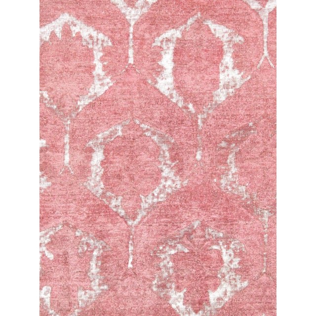 Looking for a rug that makes a statement? Look no further than this gorgeous Lahore rugs. Now Pasargad's best selling rug...