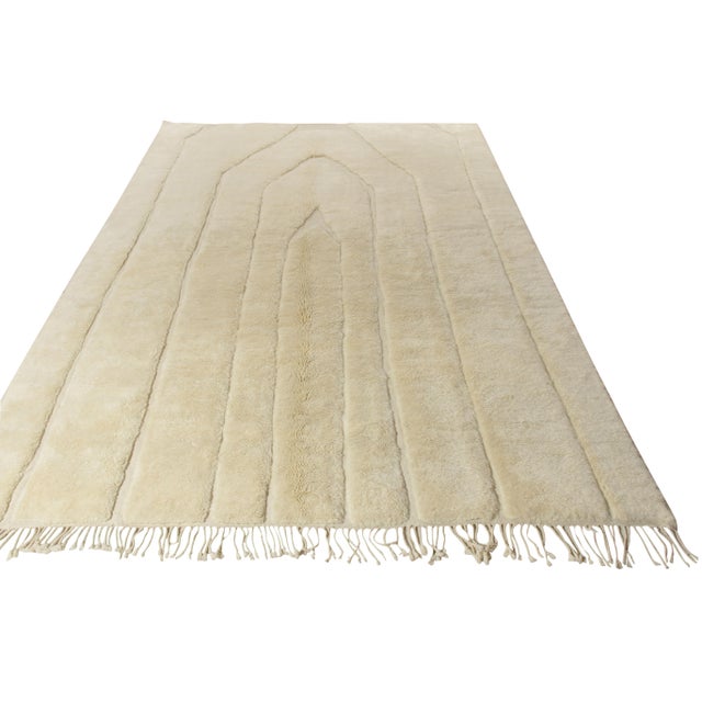 Hand knotted in premium quality yarn, this high-low contemporary selection from Rug & Kilim’s Moroccan Collection is an...