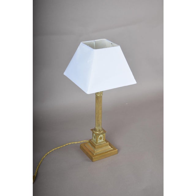 Louis XVI Neoclassical Gilded Brass Fluted Column Table Lamp with Laurel Wreath Relief, Europe, 1930s For Sale - Image 3 of 13