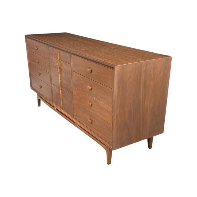 1960s Mid-Century Modern Walnut 9 Drawer Dresser Sculpted Pulls Long Credenza For Sale - Image 13 of 14
