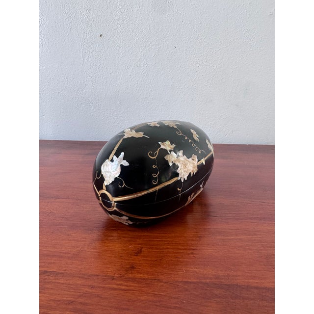 Japanese Hand-Carved Melon Form Black Lacquer Box With Mother of Pearl Inlay For Sale In Boise - Image 6 of 12