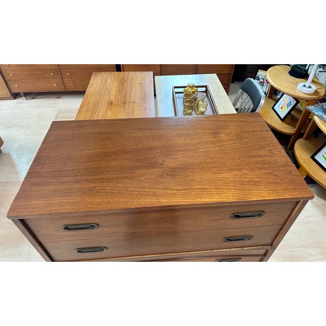 Mainline by Hooker Mid Century 5 Drawer Highboy Dresser by Hooker Mainline For Sale - Image 4 of 11