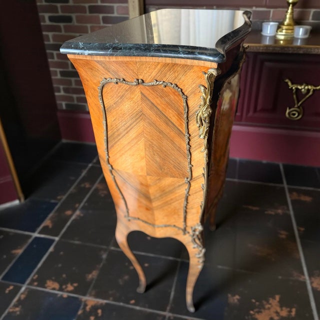 Wood 1900-1909 Louis XV French Empire Ormolu Mounted Marquetry Wood Tall Chest For Sale - Image 7 of 9