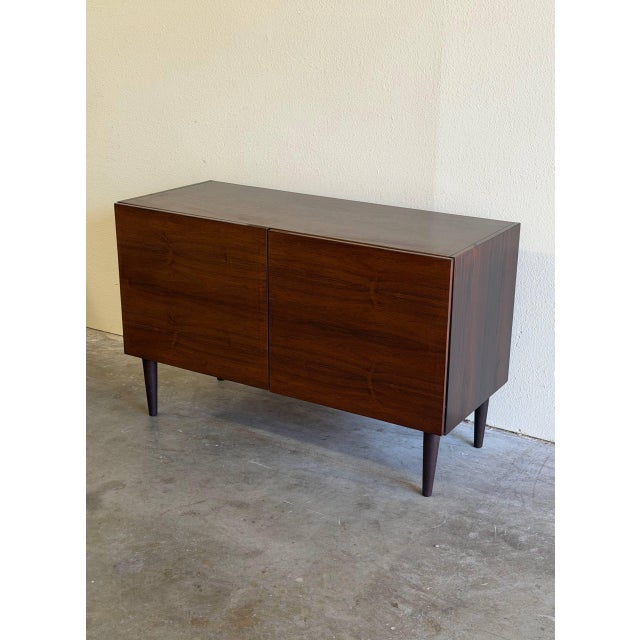 Mid Century Danish Rosewood Sideboard – Vintage Scandinavian Storage Cabinet on Tapered Legs For Sale - Image 4 of 10