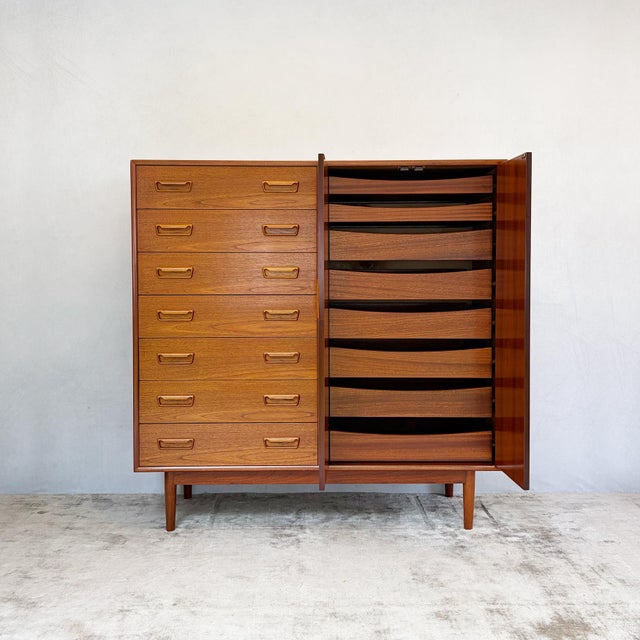 Danish Modern Teak Gentleman's Dresser Cabinet, 1960s For Sale - Image 15 of 15