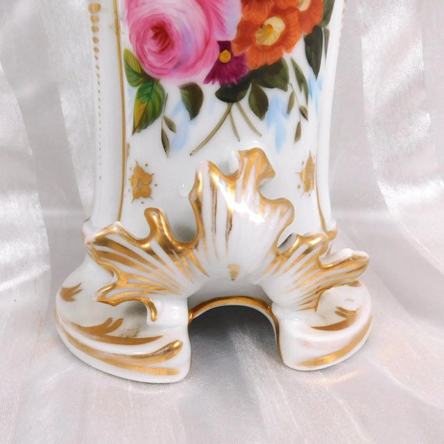 Contemporary 1970s White Floral Porcelain Vase With Gold Trim For Sale - Image 3 of 9
