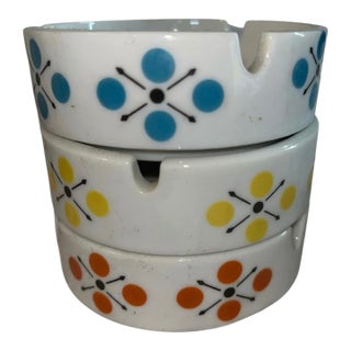 1960s Mid-Century Modern Collectible Nesting Ashtray Catchalls- Set of 3 For Sale