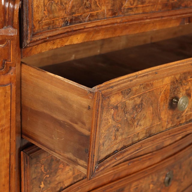 Antique Baroque Chest of 4 Drawers in Walnut, 18th Century For Sale - Image 3 of 13