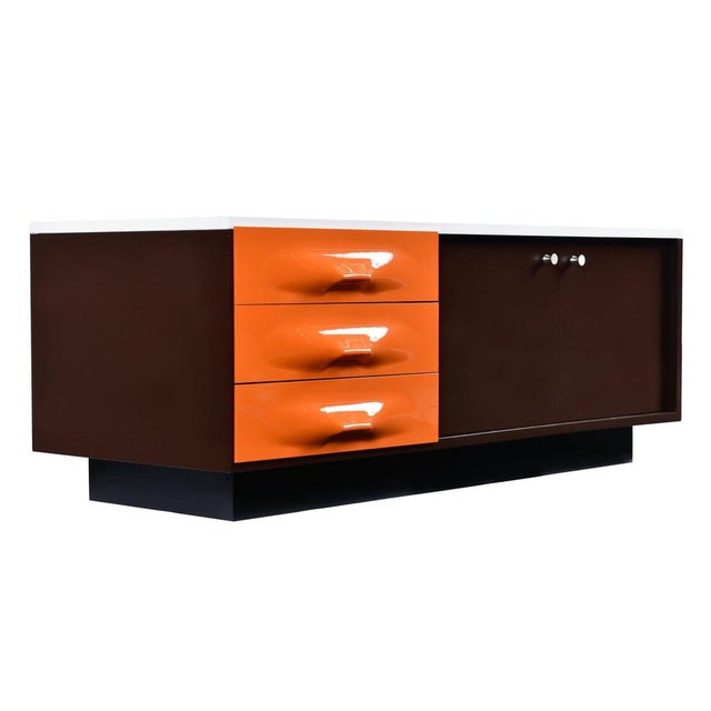 Brown Orange and White Df-2000 TV Stand Credenza from Raymond Loewy For Sale - Image 11 of 13