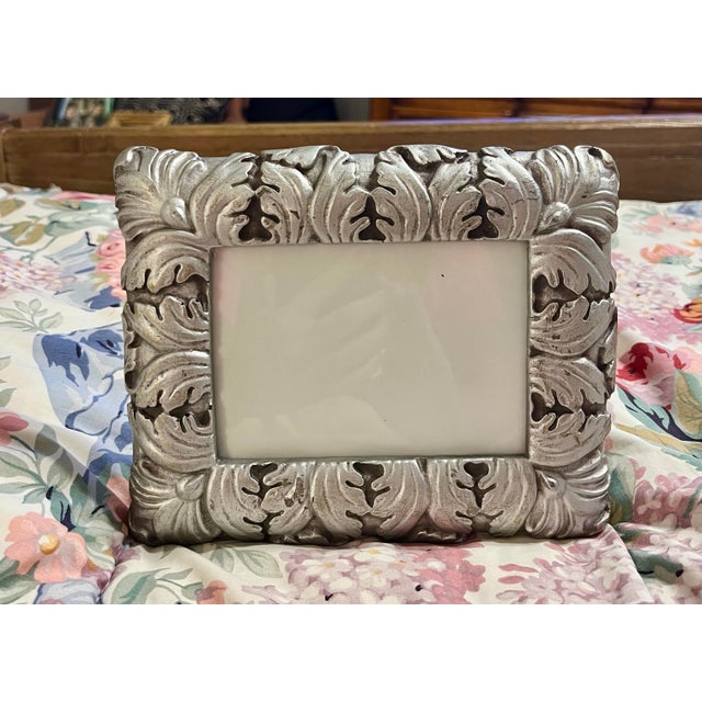 This is a heavy substancial picture frame that can go horizontally or vertically.