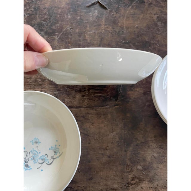 MCM Collection of Five (5) Bowls by Stetson Creations in Blue Floral Phlox For Sale In Chicago - Image 6 of 8