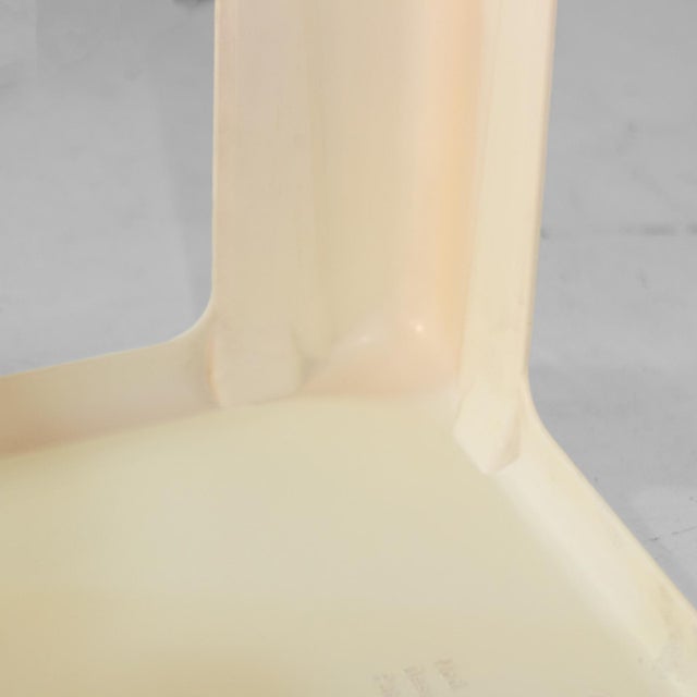 White Vintage Space Age Side Tables by Mario Bellini for C&B Italia, 1960s, Set of 2 For Sale - Image 8 of 11