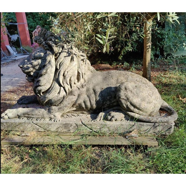 Handcrafted and Sculpted Ofllions in Vicenza Stone, 19th Century, Set of 2 For Sale - Image 11 of 12