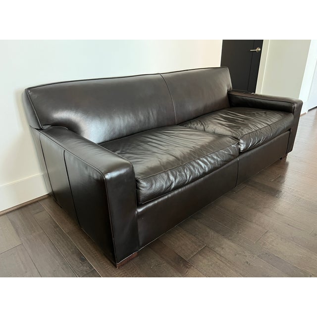 Bringing luxury craftsmanship into a perfectly scaled silhouette, this authentic Mitchell Gold + Bob Williams leather...
