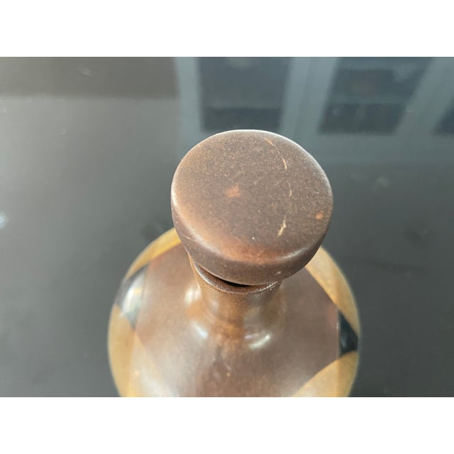 Robert Maxwell 1960s Mid Century Modern Robert Maxwell Sake Set of Bulbous Ceramic Decanter & 3 Cups For Sale - Image 4 of 4