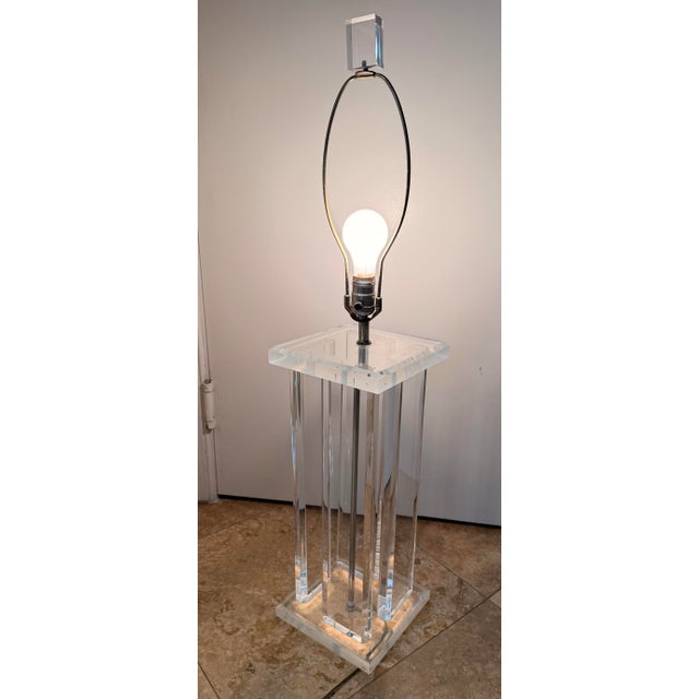 Transparent Vintage Mid-Century Modern Monumental "Four-Column" Lucite Table Lamp For Sale - Image 8 of 12