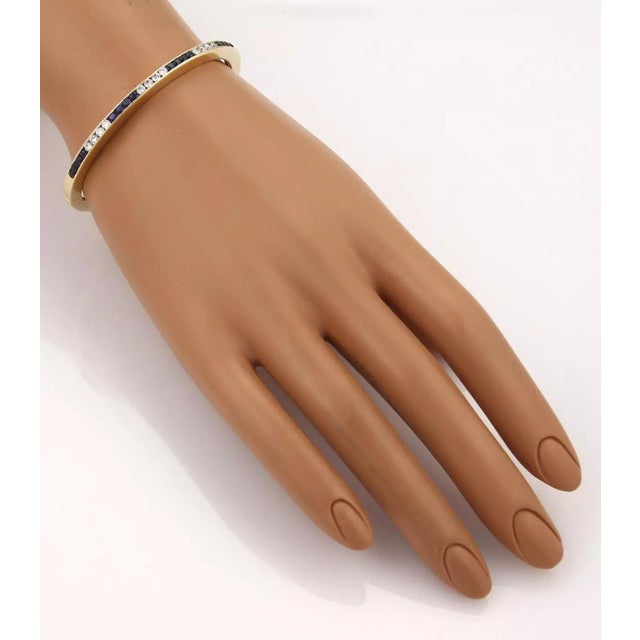 An elegant and authentic bangle from Tiffany & Co. It is well crafted from 18k yellow gold ith a high polished finish, it...