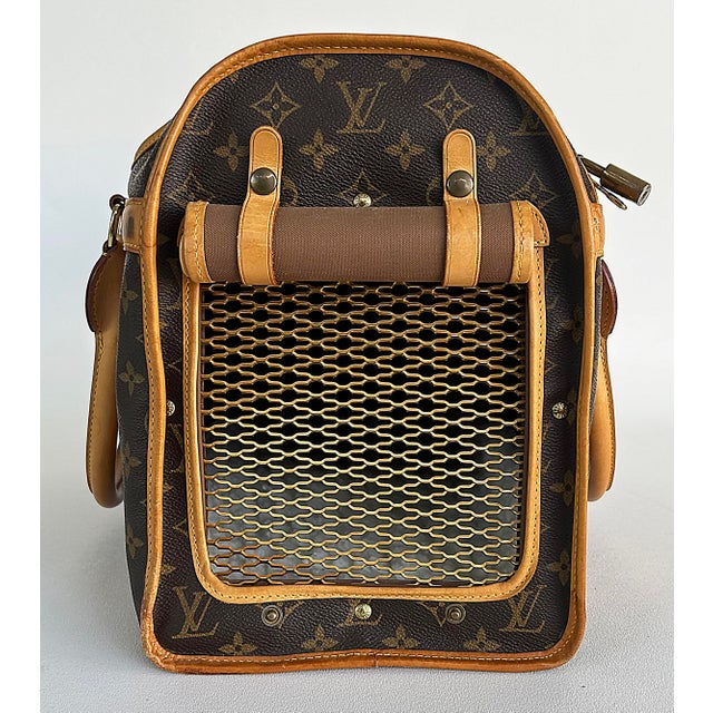 2000 - 2009 Louis Vuitton Monogrammed Pet Carrier, Canvas, Cowhide, Mesh Window & Lining For Sale - Image 5 of 17