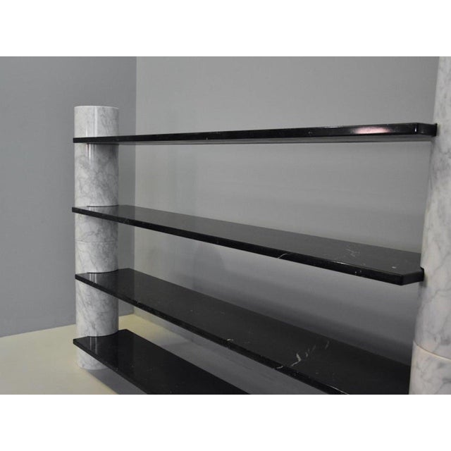 Mid-Century Modern Loico Bookcase in Carrara and Marquina Marble by Angelo Mangiarotti for Skipper, 1970 For Sale - Image 3 of 16