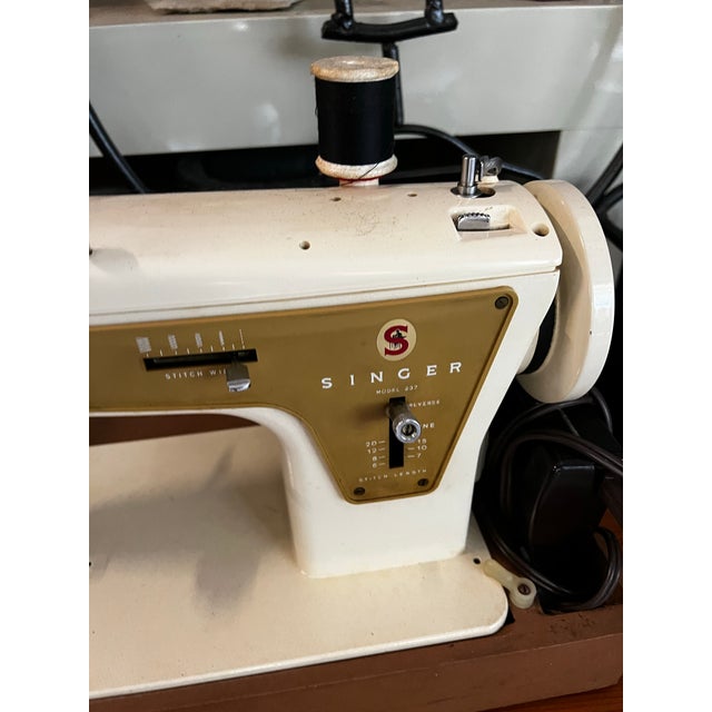 Vintage Working Singer Sewing Machine and Cover For Sale - Image 11 of 12