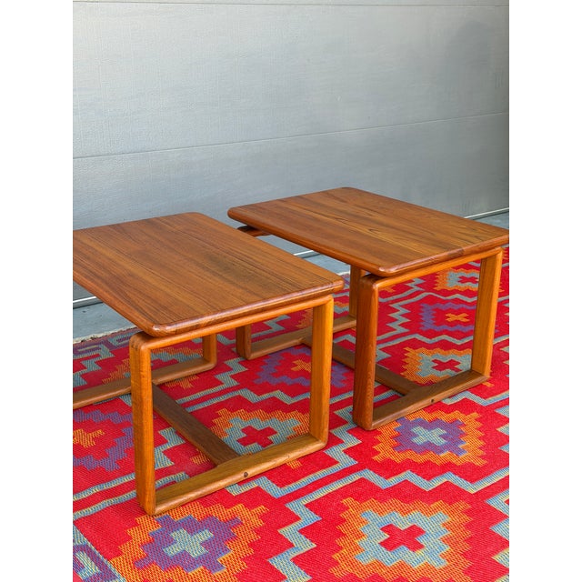 A beautifully crafted matching pair of solid teak side / end tables featuring clean lines and sculptural bentwood cube-...