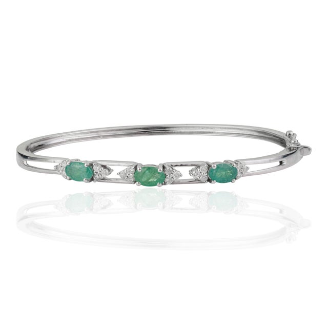 Art Deco Art Deco Style 1.67 Ct Oval Natural Emerald & Diamond Hinged Bangle Bracelet - New Year Gift For Sale - Image 3 of 12
