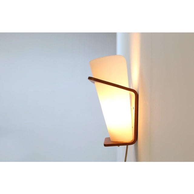 Wall Lamp in Curved Teak and Plywood by Louis Kalff for Philips, 1959 For Sale - Image 6 of 12