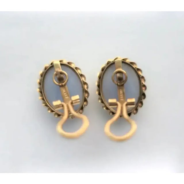 Chalcedony Quartz and 14-Karat Gold Earrings, Pair For Sale - Image 11 of 12
