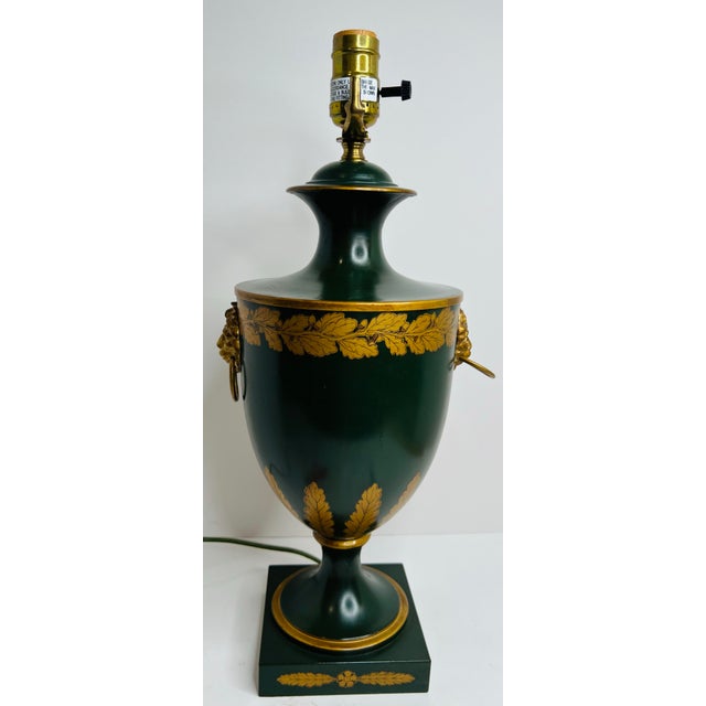 Hollywood Regency Green Neoclassical Toleware Table Lamp For Sale - Image 3 of 11