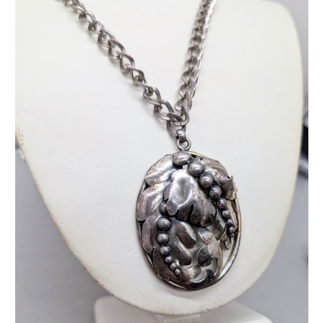 Napier Vintage 1950s Signed Napier Silvertone Stylized Leaves Pendant Necklace For Sale - Image 4 of 12