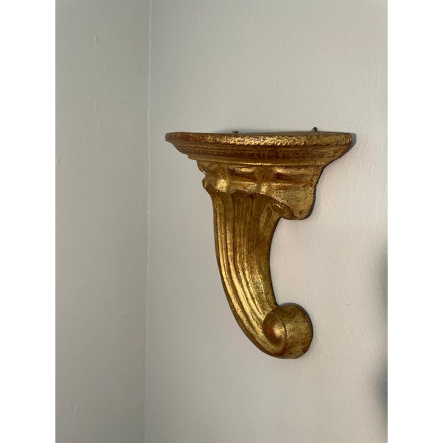 Neoclassical Single Vintage Mid 20th Century Italian Giltwood Wall Shelf Bracket For Sale - Image 3 of 10
