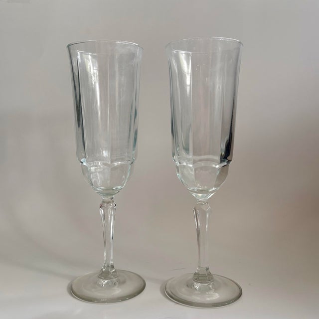 A beautiful set of 2 vintage champagne flutes by Arcoroc, made in France in the iconic Arcade Bengale pattern. These...
