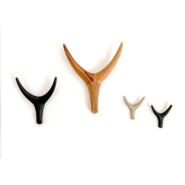 Medium Nguni Head Black Iroko, Animal Head Wall Sculpture, Clear / Natural For Sale In Dallas - Image 6 of 9