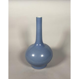 Chinese lavender porcelain vase, Qianlong period (1736-1795). For Sale
